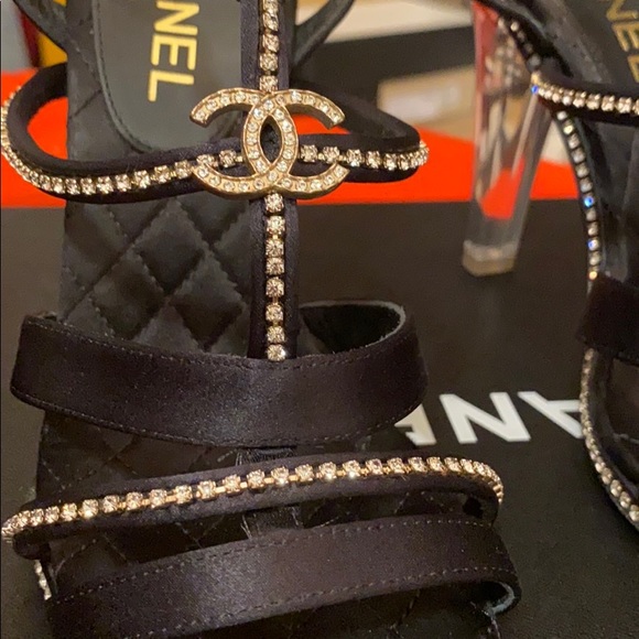 Chanel - Picture 3 of 16